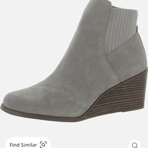 ✨Toms Sadie Womens Suede✨Wedge heel Boots size 8. Worn 1 time.